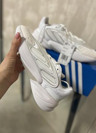 Оригинальные белые кроссовки от adidas