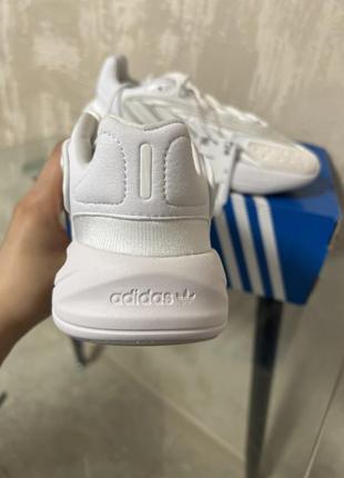 Оригинальные белые кроссовки от adidas8 фото