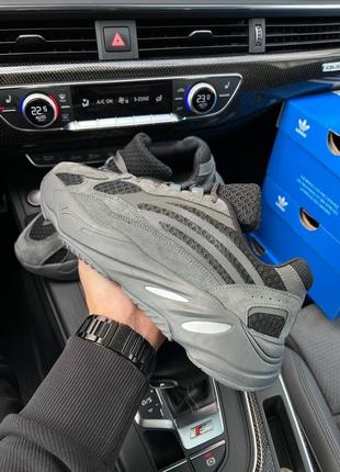 Чоловічі кросівки adidas yeezy boost 700 v2 gray black