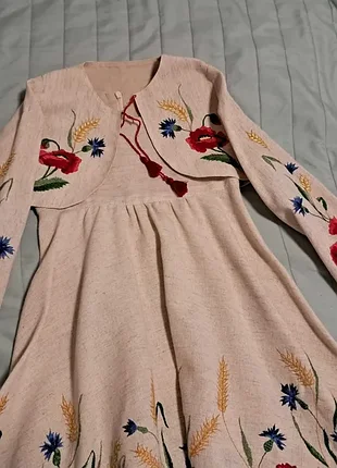 Вишите плаття з льону для дівчинки