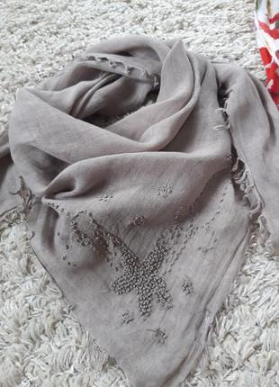 Актуальный льняной платок/палантин/шарф с вышивкой в бежевом цвете, maddison5 фото