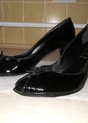 Итальянские кожанные туфли с открытым носком vera pelle