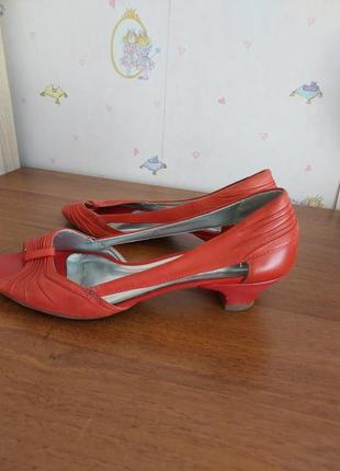 Туфли женские красного цвета.2 фото