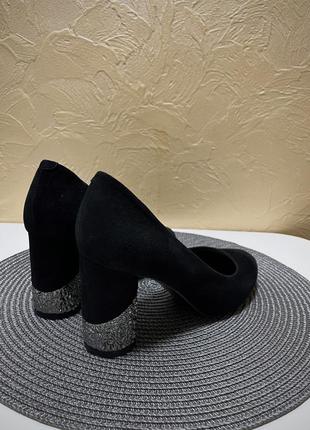 Замшевые женские туфли на каблуке4 фото