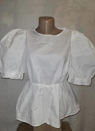 Белая блуза оверсайз с крупными объемными рукавами