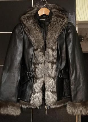 Фирменная натуральная кожаная куртка с мехом чернобурки blumarine италия размер м