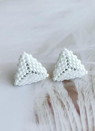 Сережки трикутні білі