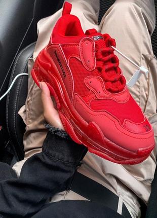 Яркие стильные кроссовки triple s red