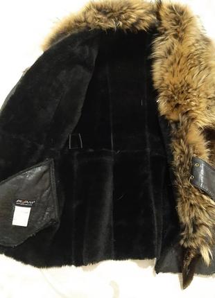 Шкіряна курточка з хутром єнота5 фото