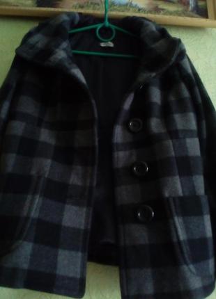 Очень хорошая драповая куртка!