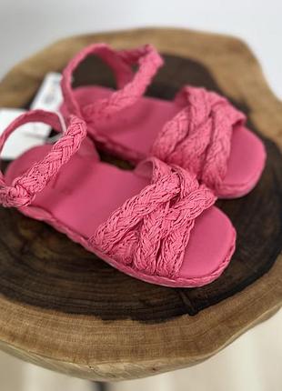 Рожеві босоніжки zara