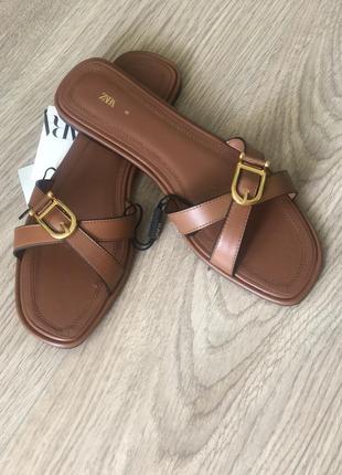 Шльопанці коричневі