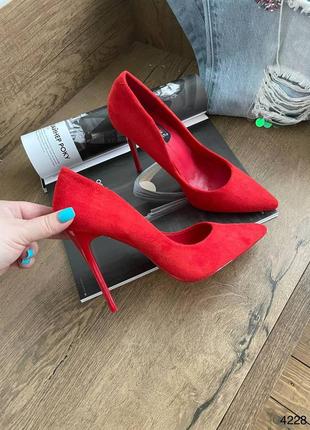 Туфлі човники червоні жіночі екозамш на шпильці1 фото