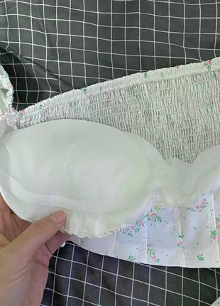 Блузка-корсет с пышным рукавом и открытыми плечами в цветочном принте