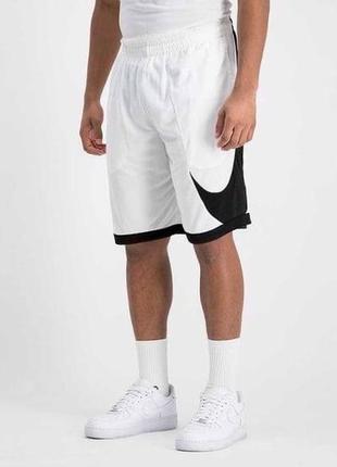 Nike  big swoosh с боку шорты цвет: черный , белый  материал: драй фит8 фото