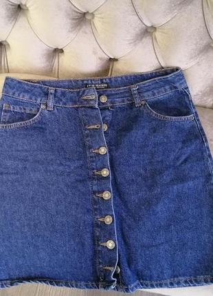Женская джинсовая юбка актуального фасона