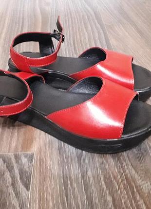 Босоножки женские кожа красные3 фото