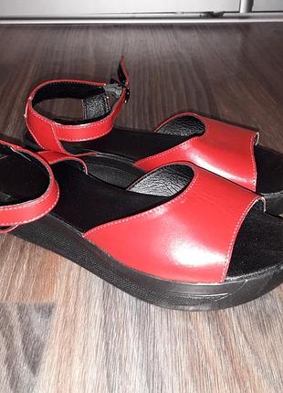 Босоножки женские кожа красные2 фото
