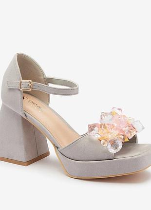 Жіночі босоніжки