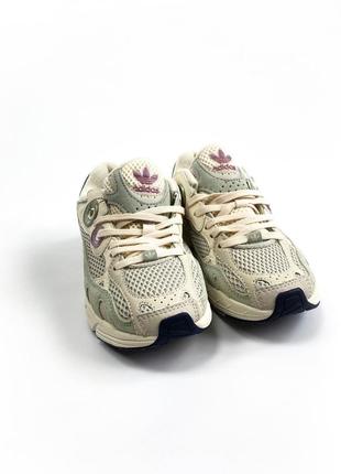 Жіночі кросівки   adidas astir6 фото