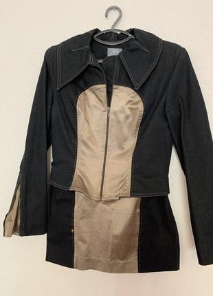 Оригинальный качественный костюм юбка и пиджак на молнии