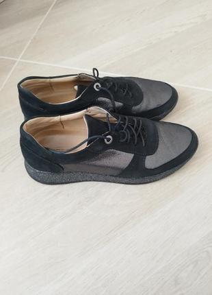 Туфлі, мокасіни