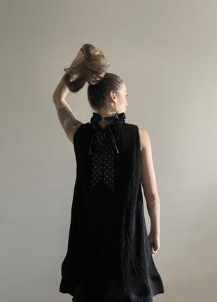 Платье платье в жатой рубчик черное без рукавов объемное пышное4 фото