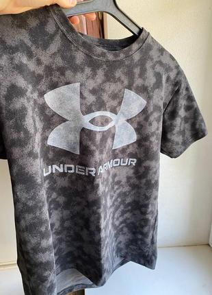 Жіноча чорна футболка  under armour