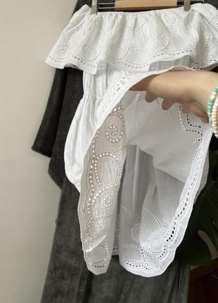 Літня біла сукня з мереживом на відкритими плечима6 фото