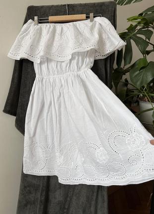 Літня біла сукня з мереживом на відкритими плечима2 фото