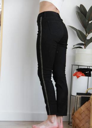 Черные джинсы с лампасами3 фото