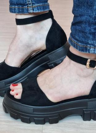 Босоножки трактора на высокой платформе тракторной