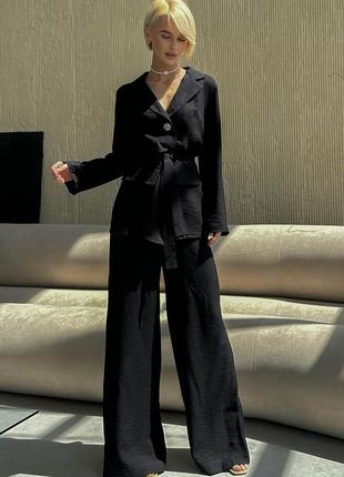 Класичний лляний жіночий костюм чорного кольору