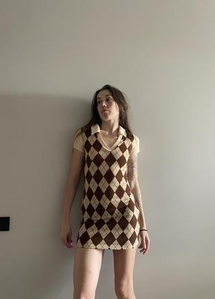 Короткое платье в клетку с воротничком пинтерат платья ромбик1 фото
