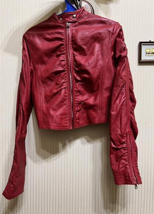 Красная куртка из натуральной кожи vera pelle оригинал