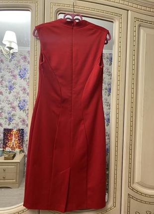 Красное миди трикотажное деловое коктейльное платье без рукавов с декольте поясом пояском2 фото