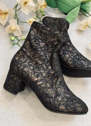 Ботинки чулок сапожки  в стиле zara clarks .