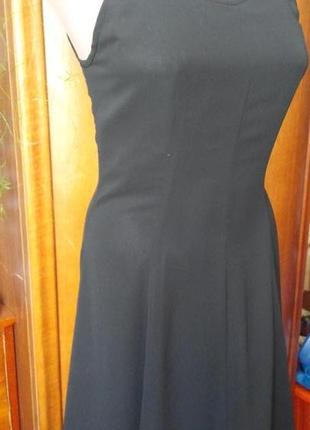 Маленькое черное длинное платье