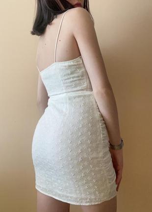 Біла міні сукня prettylittlething7 фото