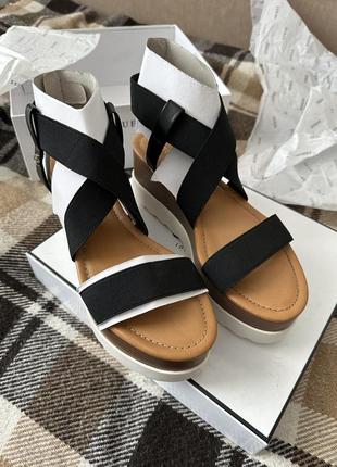 Босоніжки guess