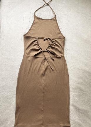 Стильное платье в рубчик h&m нюдовое с красивой спинкой минималистичное