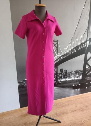 Платье цвета фуксия