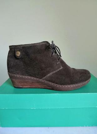 Замшевые ботинки clarks