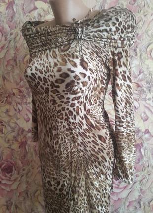 Леопардовое платье с хамутом на плечах