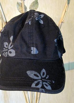 Кепка чорна у квіти