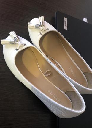 Балетки біленькі