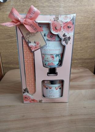 Baylis & harding
манікюрний набір royale garden peach peony & jasmine