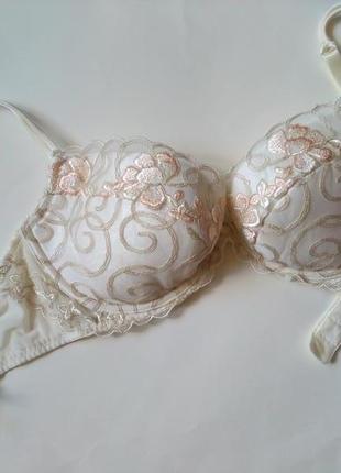 34dd 75е/80с-d чудовий бюстгальтер кольору ivory з вишивкою marks & spencer4 фото