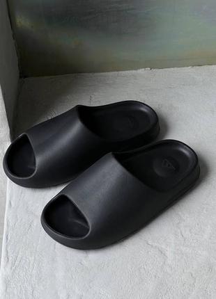 Тапочки adidas yeezy slide black