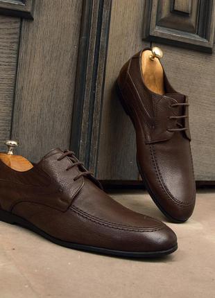 Мужская обувь на низком каблуке. выбирайте коричневые мужские туфли!1 фото